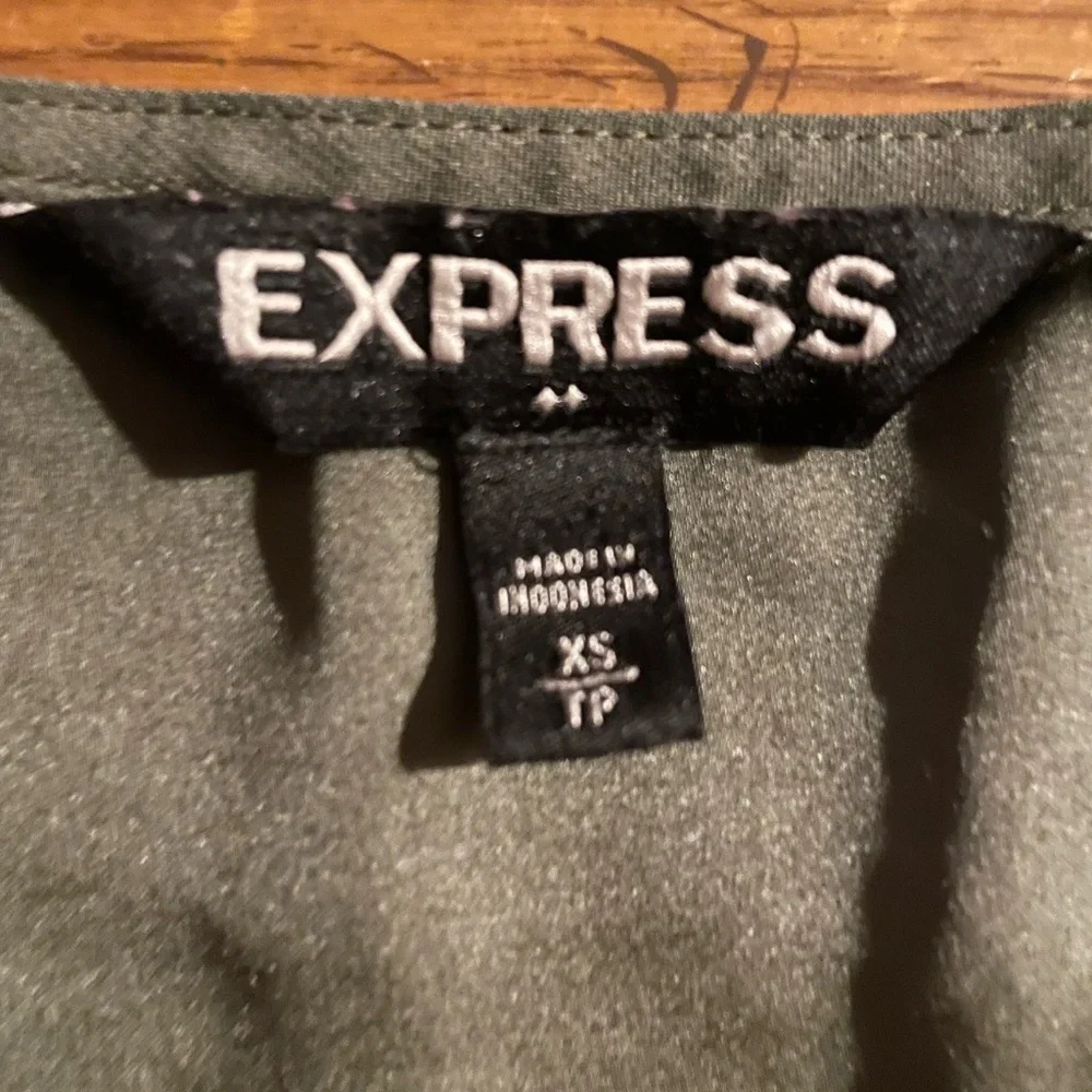 Express Women Top MUST GO - Picture 2 of 2